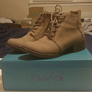 Blowfish "Kinder" booties -size 8